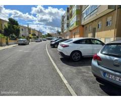 Lisboa, Mem Martins apartamento R/C alto de 2 assoalhadas bem localizado.